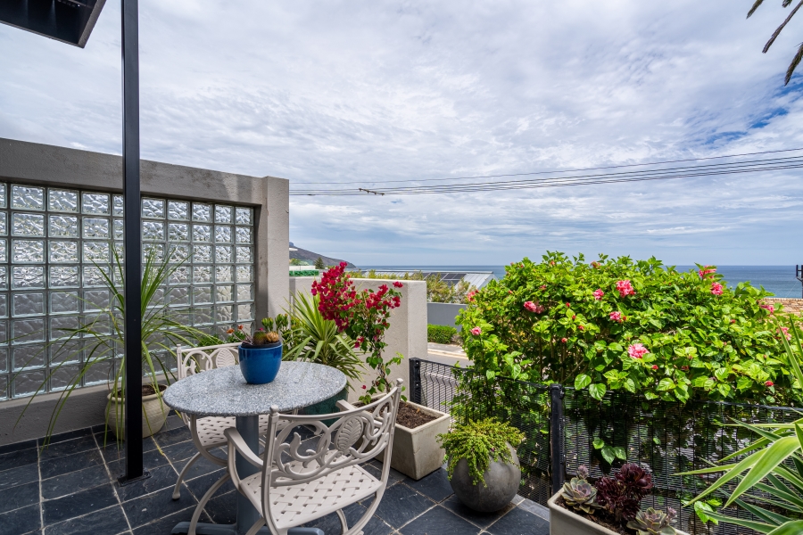 To Let 1 Bedroom Property for Rent in Camps Bay Western Cape